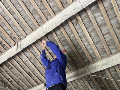 村企合作送安全——關(guān)愛(ài)孤老，電力維修志愿服務(wù)